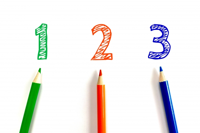 １２３の数字と色鉛筆