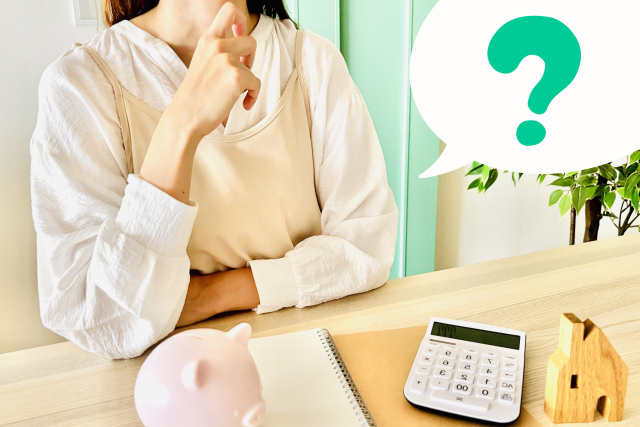 悩んでいる女性