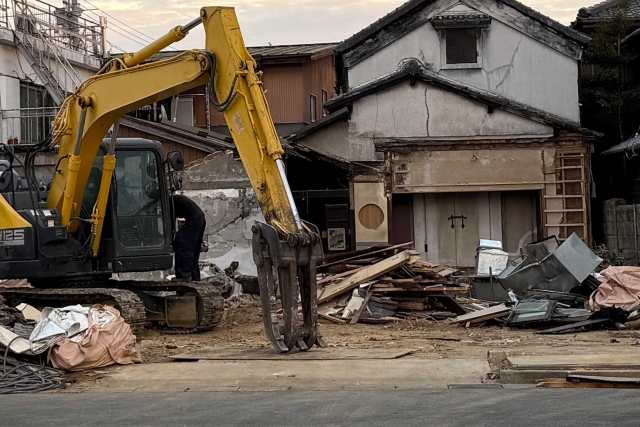 解体途中の家