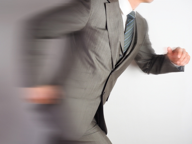 スピード対応をイメージしたビジネスマン